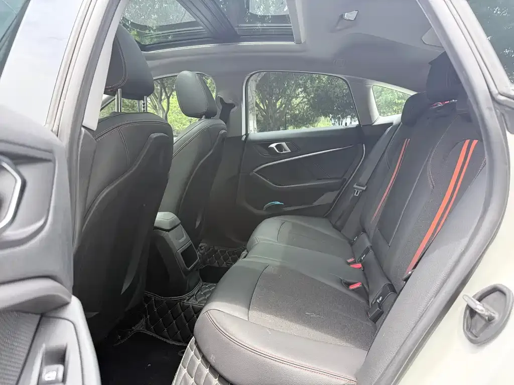 BMW 2 Series (Import) 2024 из CN, фото 3