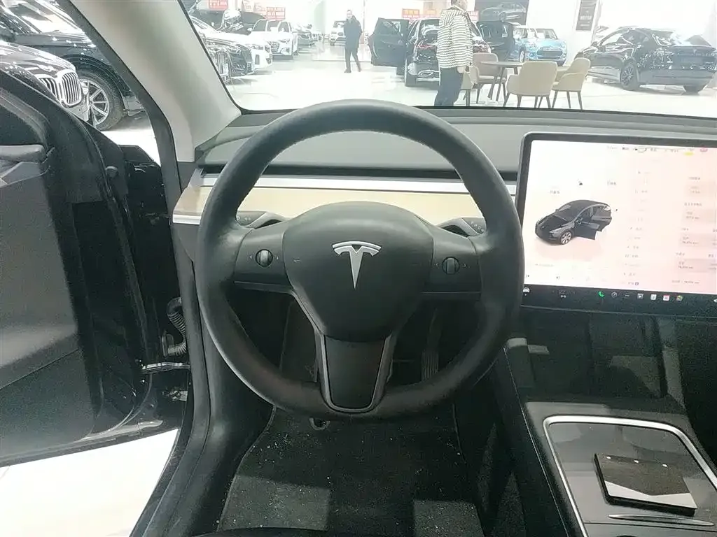 Tesla Model Y — фото 4