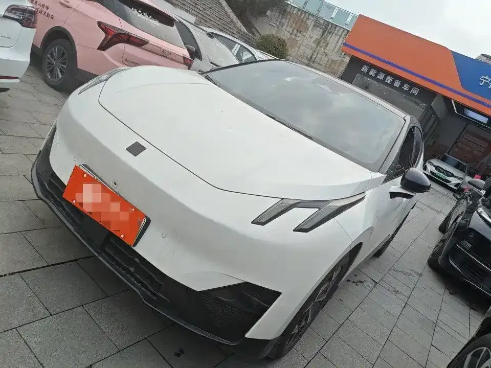 Lynk & Co Z20