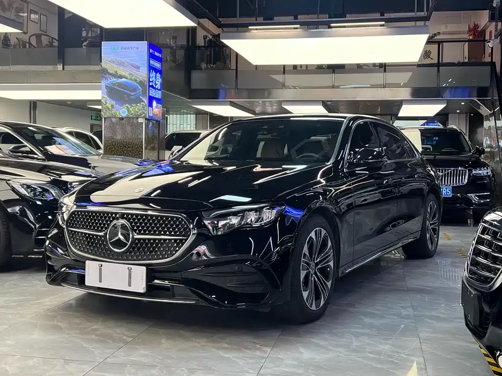 Mercedes-Benz E-Class — фото 1