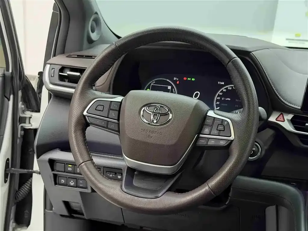 Toyota Granvia — фото 4