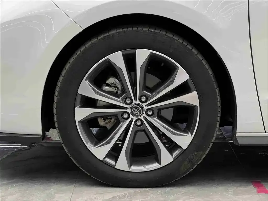 Toyota Granvia — фото 7