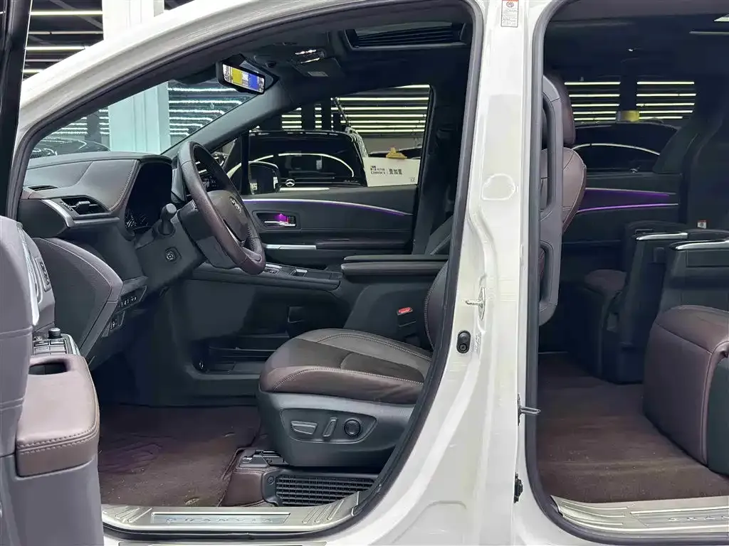 Toyota Granvia — фото 9