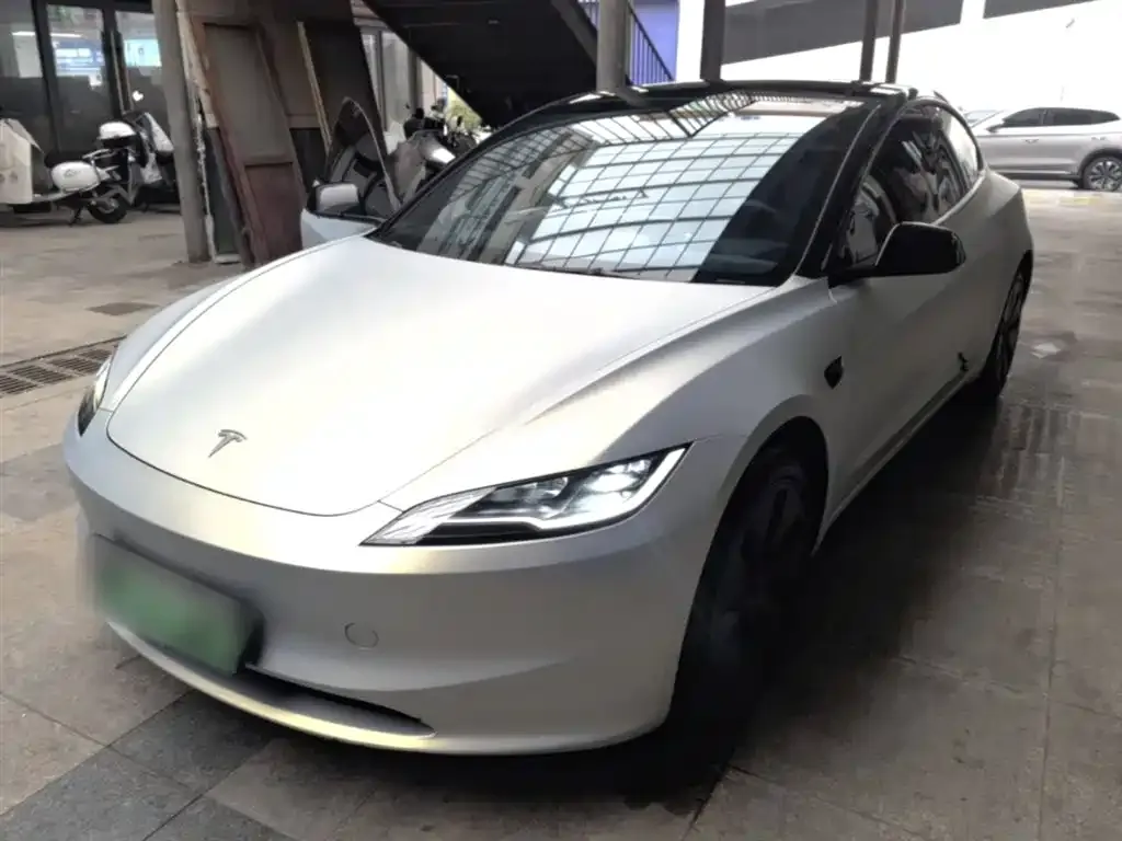 Tesla Model 3 — фото 1