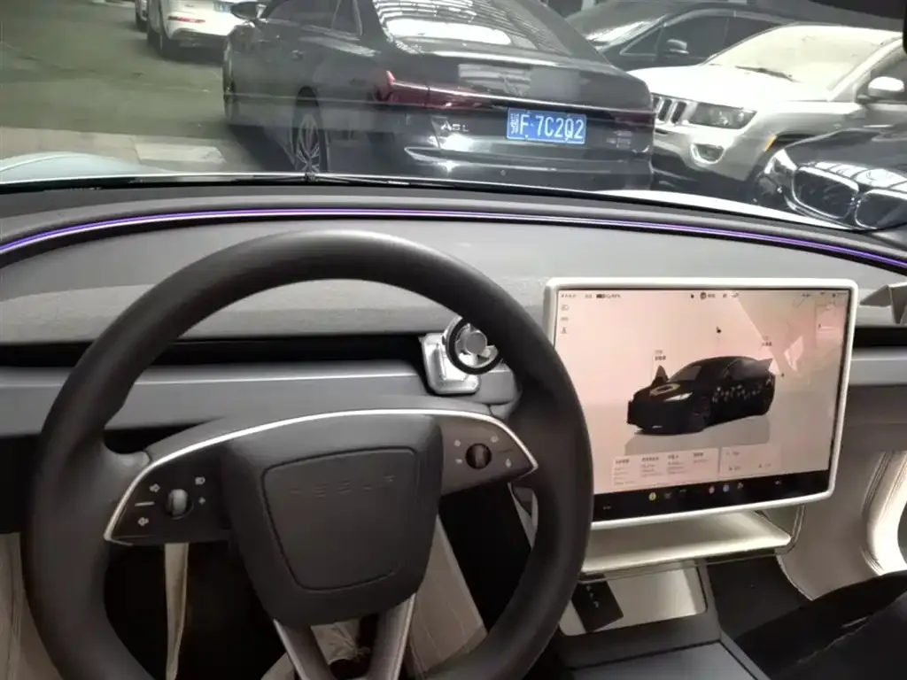 Tesla Model 3 — фото 4