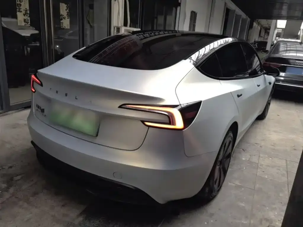 Tesla Model 3 — фото 10
