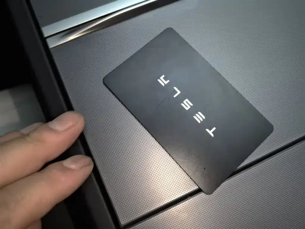 Tesla Model 3 — фото 9