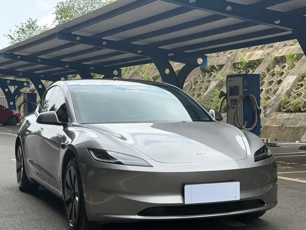 Tesla Model 3 — фото 9