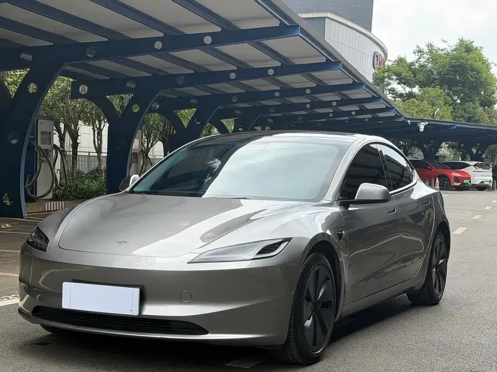 Tesla Model 3 — фото 4