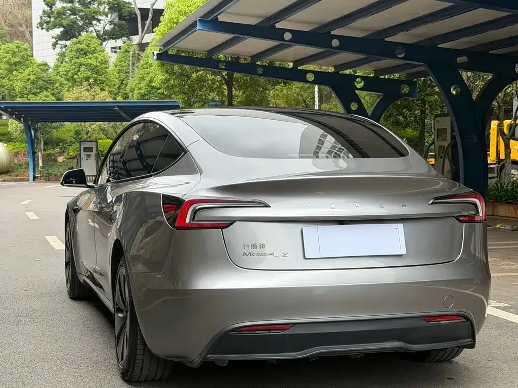 Tesla Model 3 — фото 6