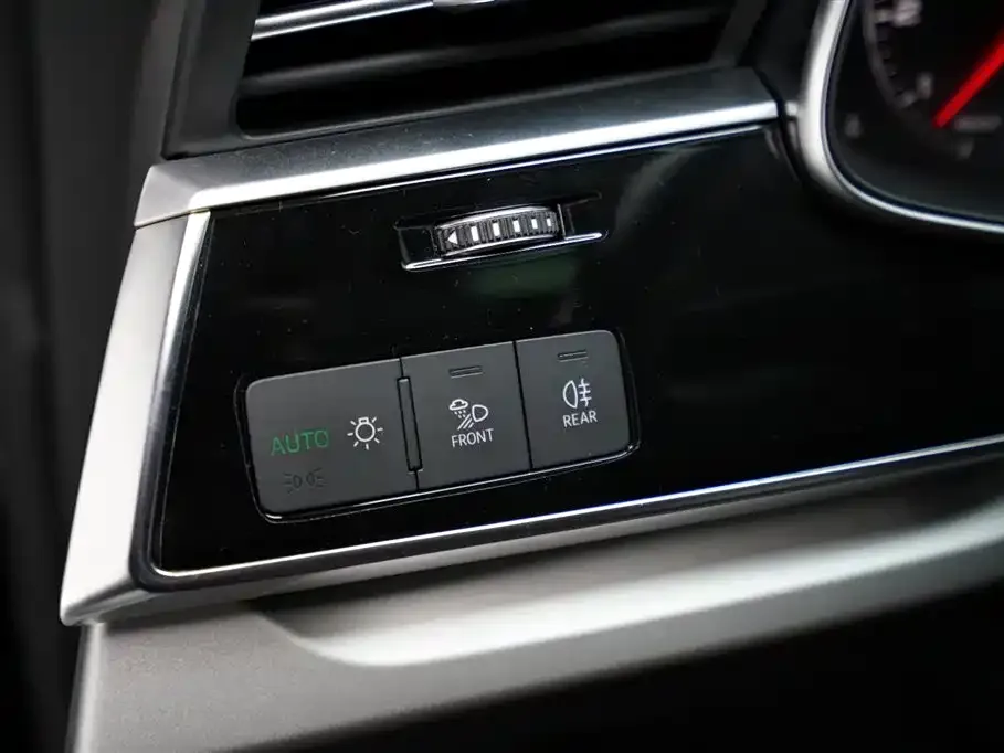 Audi Q8 2022 из CN, фото 4