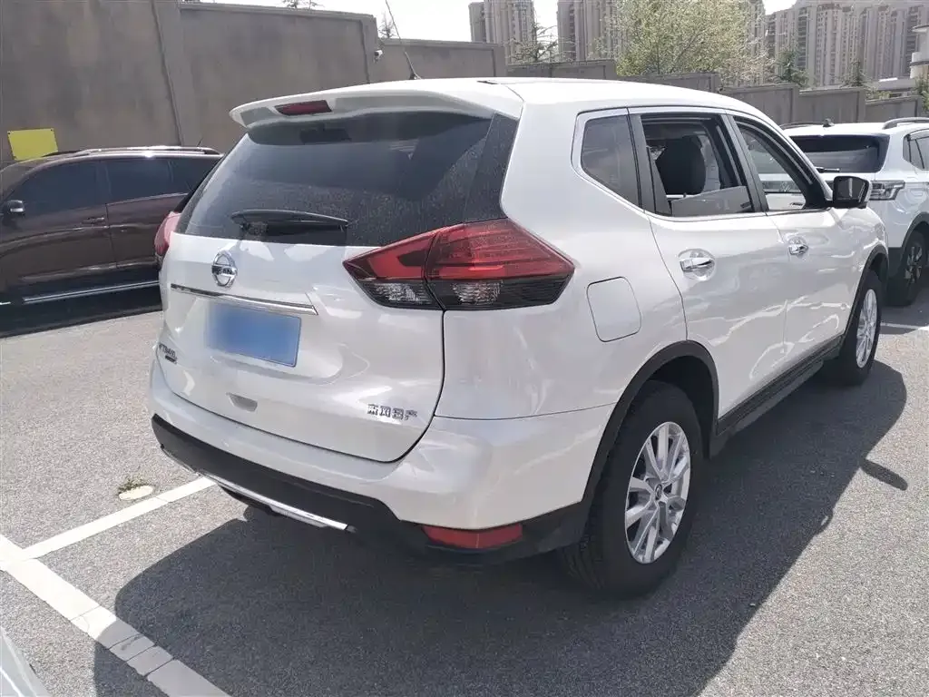 Nissan X-Trail — фото 10