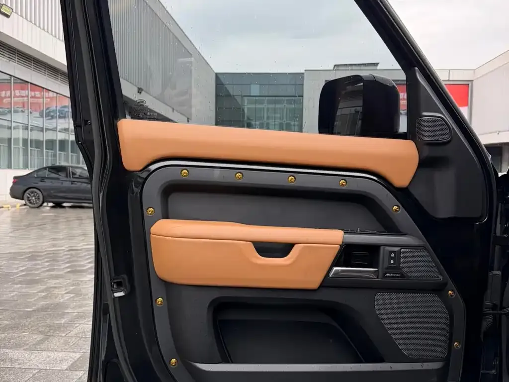 Land Rover Defender — фото 6