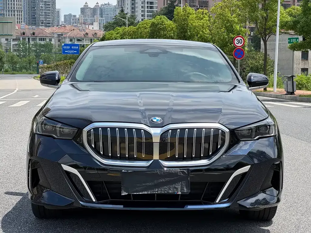 BMW 5 Series — фото 4