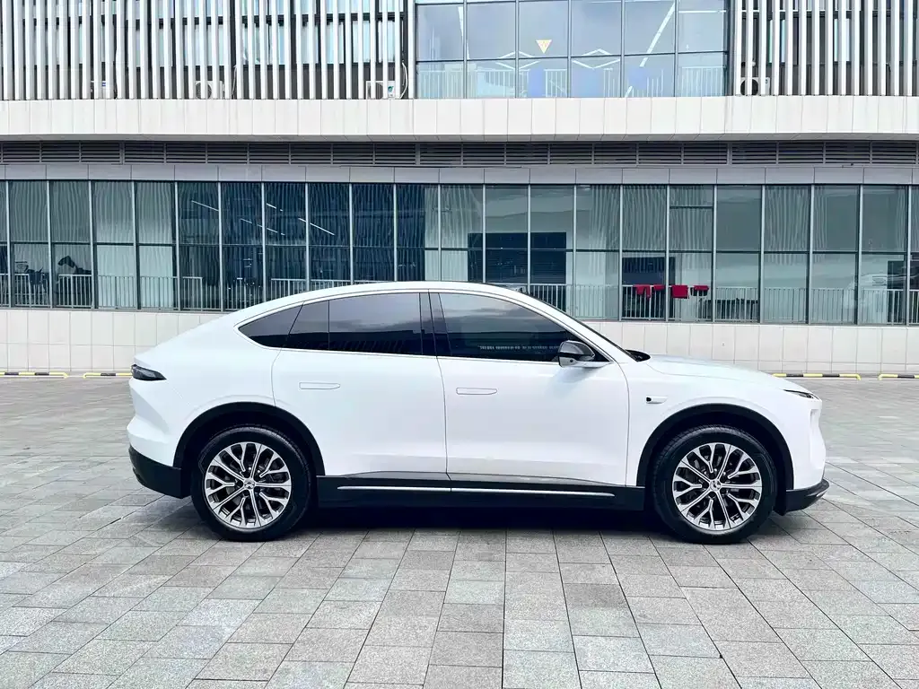 NIO EC6 — фото 9