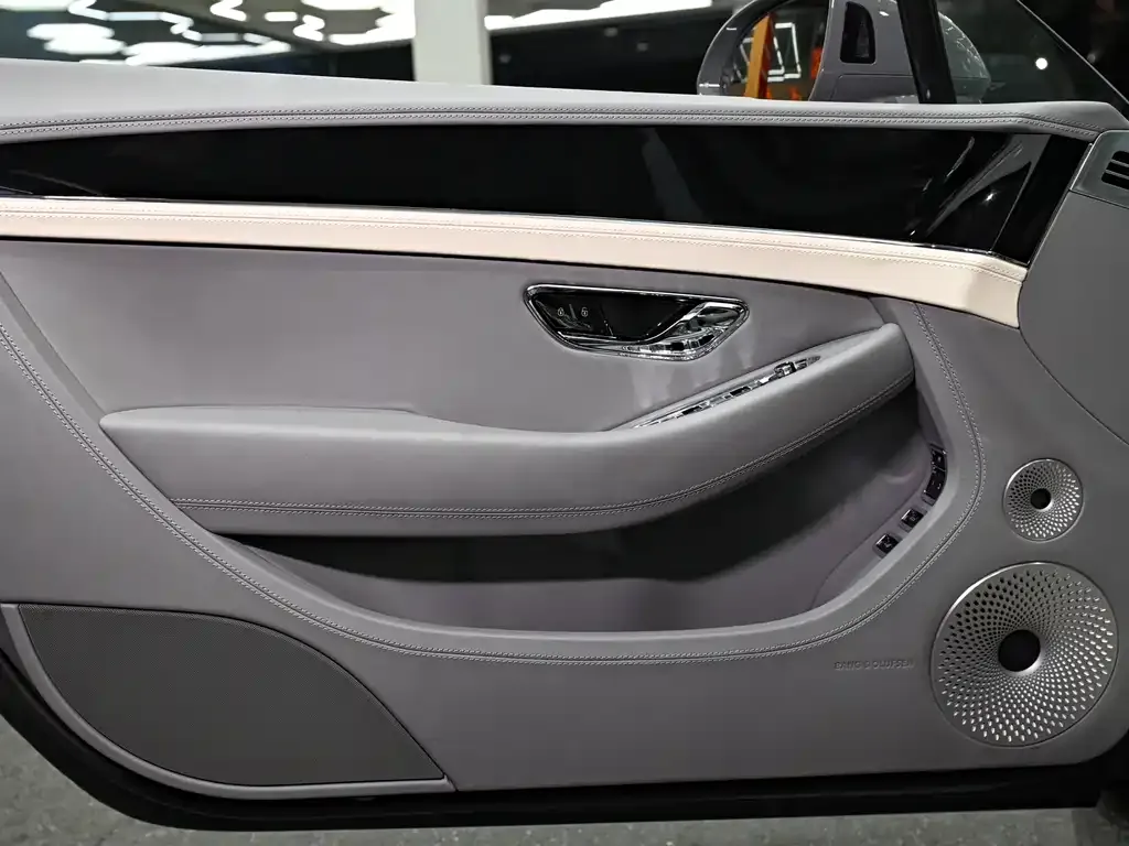 Bentley Continental PHEV 2026 из CN, фото 8