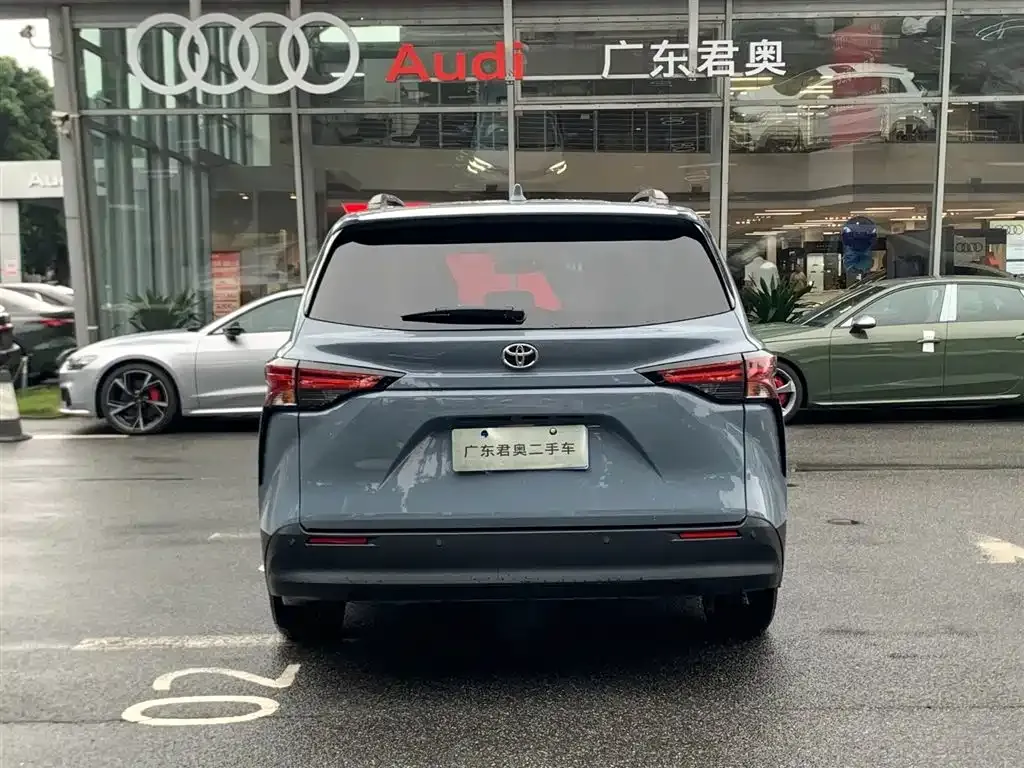 Toyota Sienna — фото 4