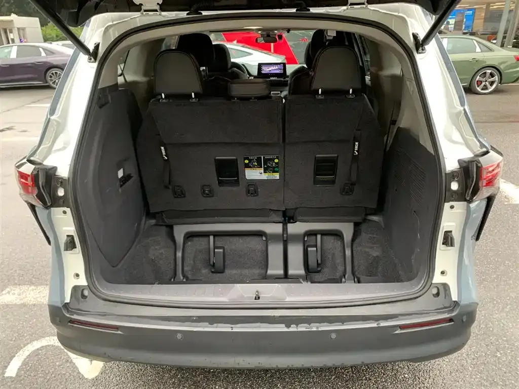 Toyota Sienna — фото 9