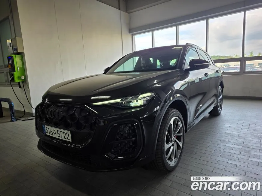 Audi Q5 40 TDI Quattro S Line Black Edition 1
