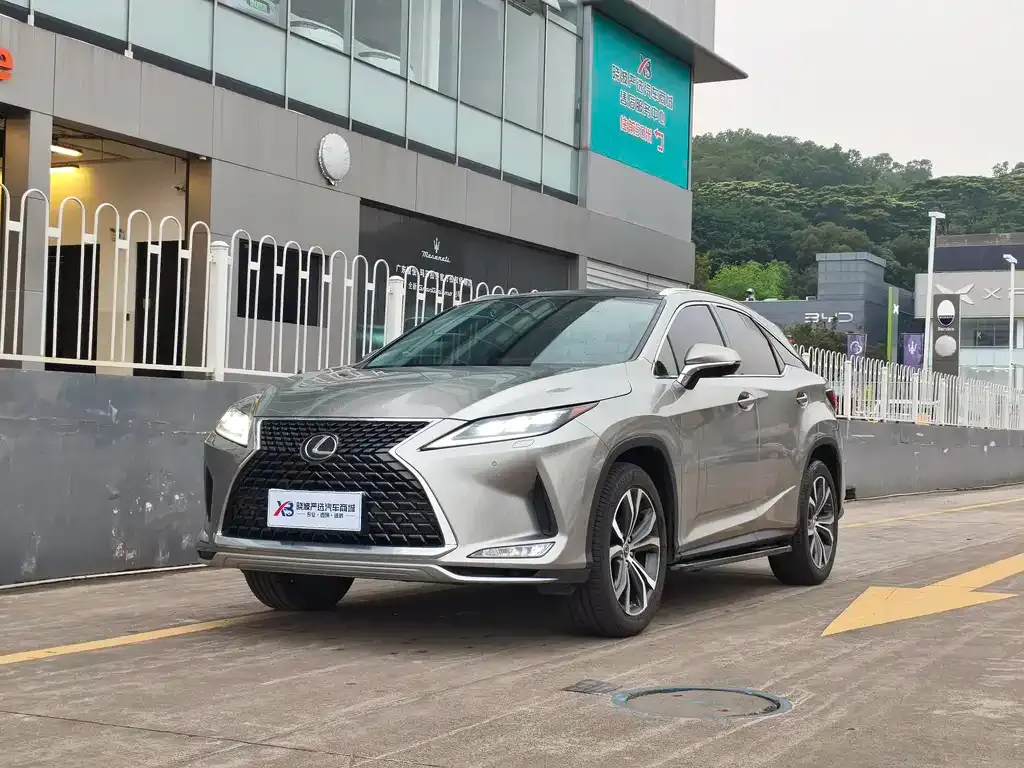 Lexus RX — фото 1
