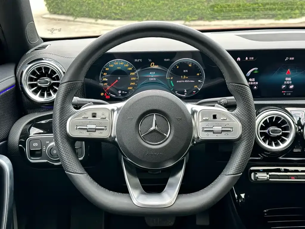 Mercedes-Benz A-Class — фото 9