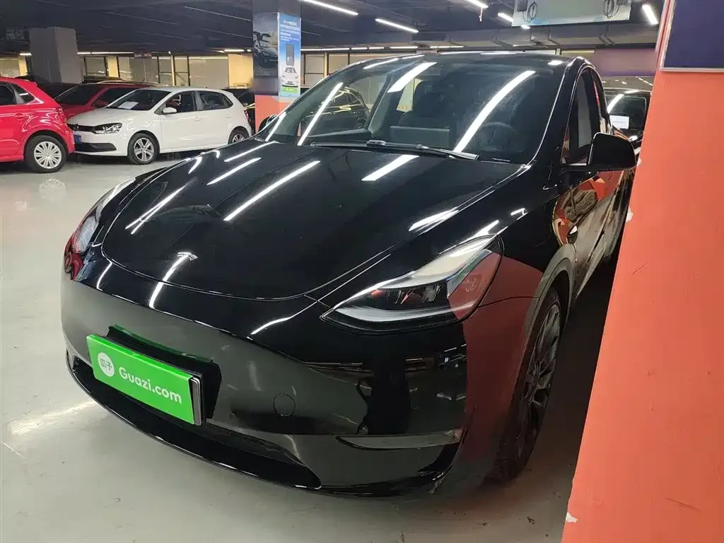 Tesla Model Y — фото 1