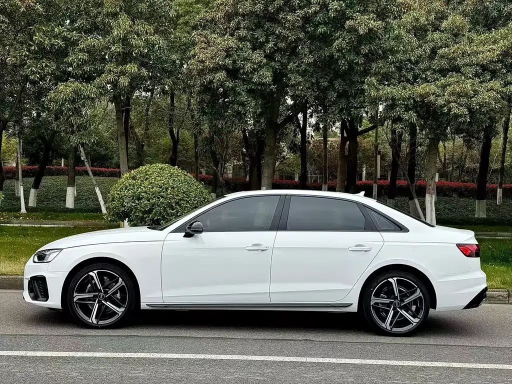 Audi A4L — фото 10
