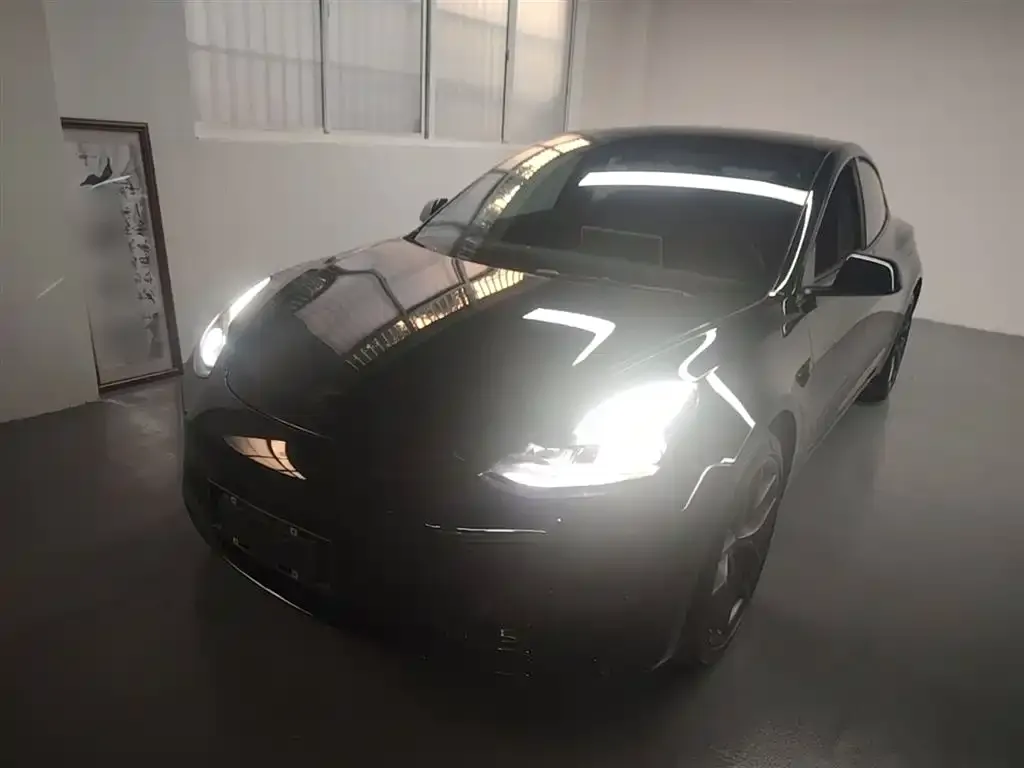 Tesla Model 3 — фото 1