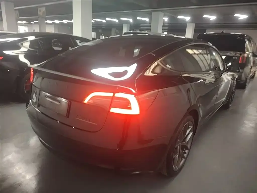 Tesla Model 3 — фото 6