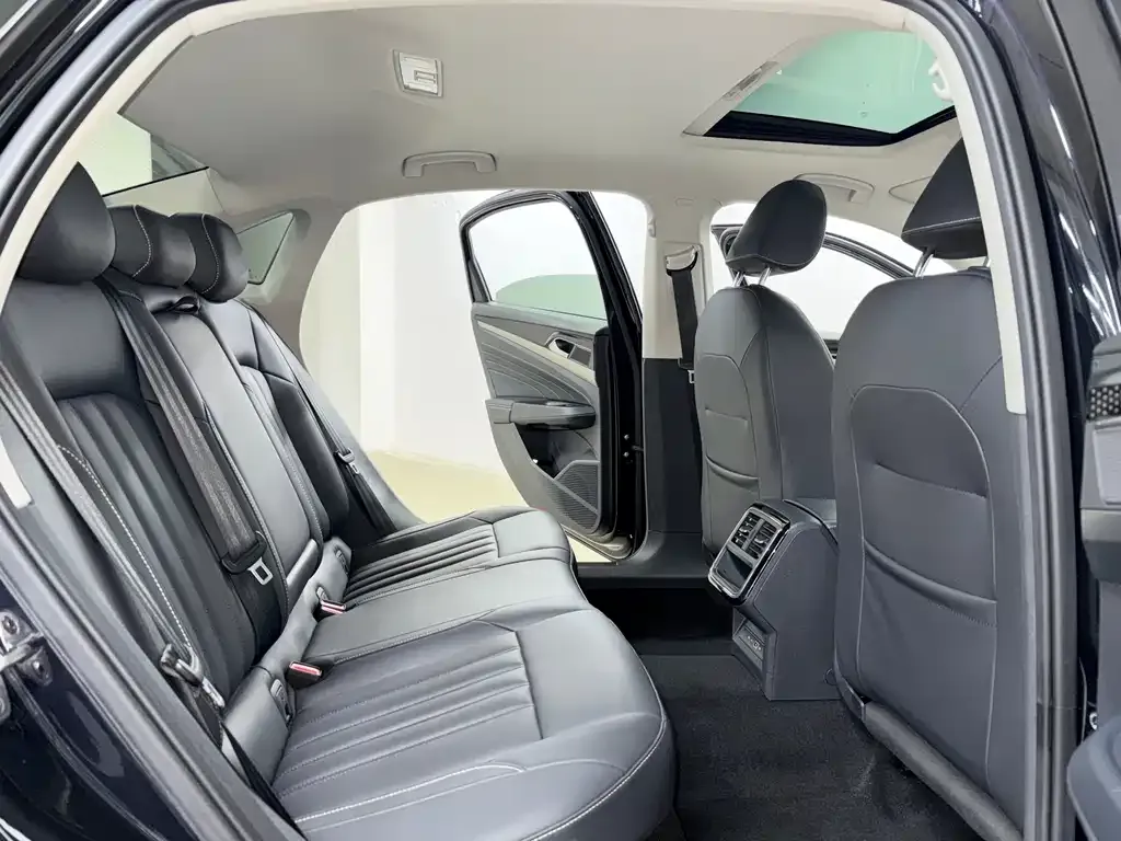 Volkswagen Passat — фото 9