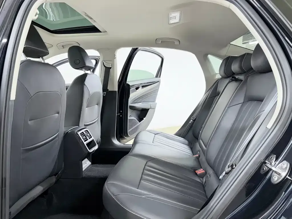 Volkswagen Passat — фото 10