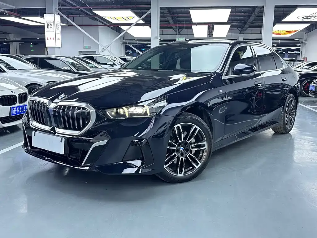BMW 5 Series — фото 1