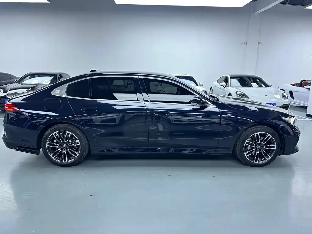 BMW 5 Series — фото 4