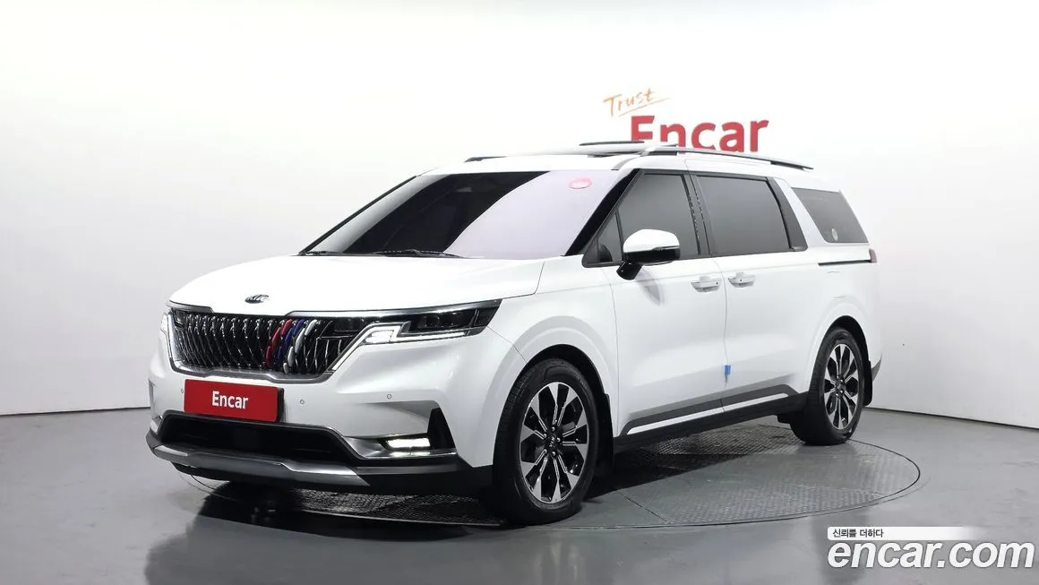 Kia Carnival — фото 1