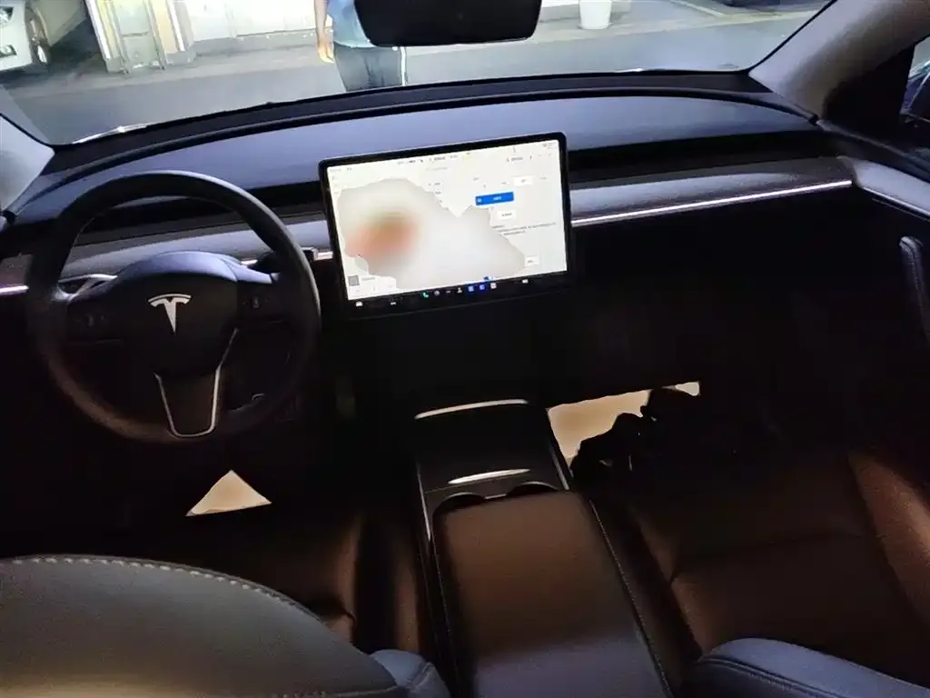 Tesla Model Y — фото 7