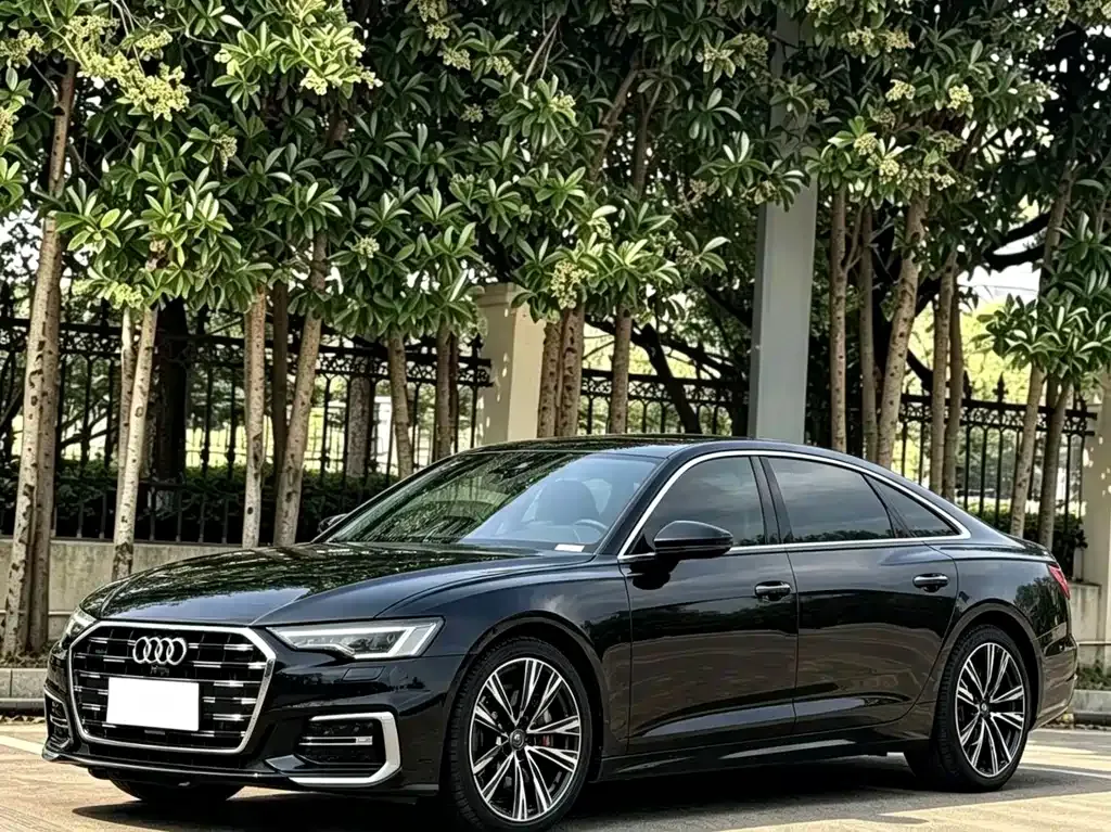 Audi A6L — фото 1