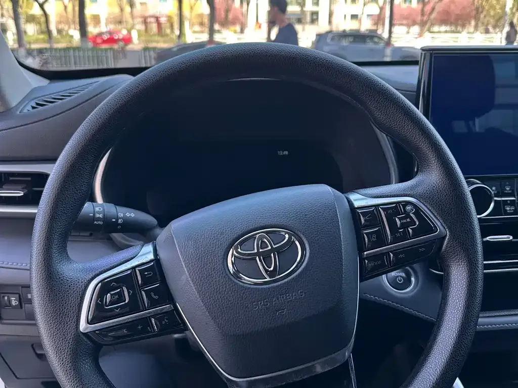Toyota Highlander — фото 4