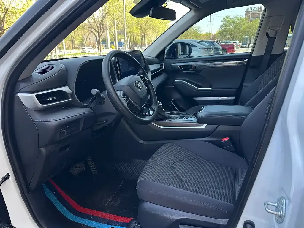 Toyota Highlander — фото 10