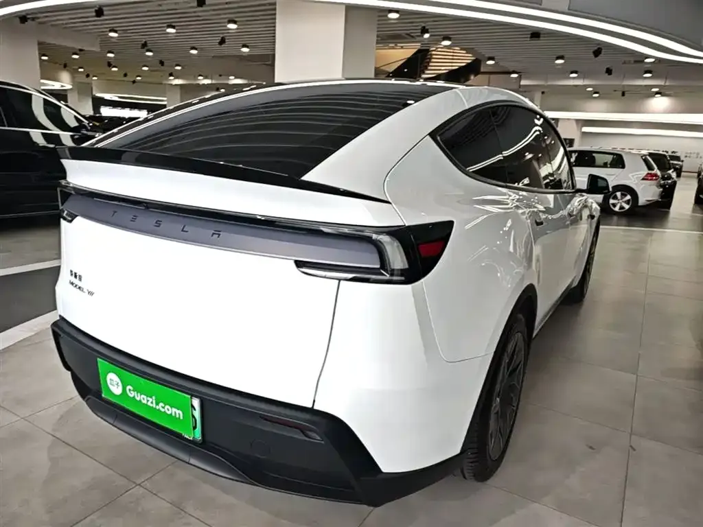 Tesla Model Y L — фото 7