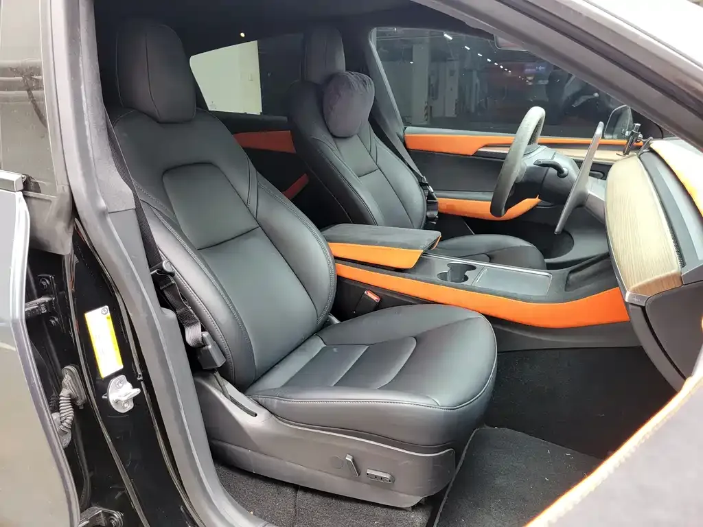Tesla Model Y — фото 10