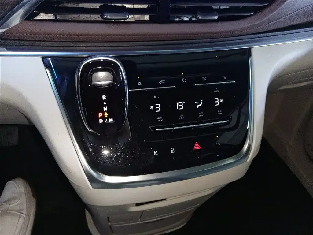 Buick GL8 2023 из CN, фото 9