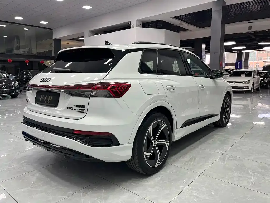 Audi Q4 e-tron — фото 2