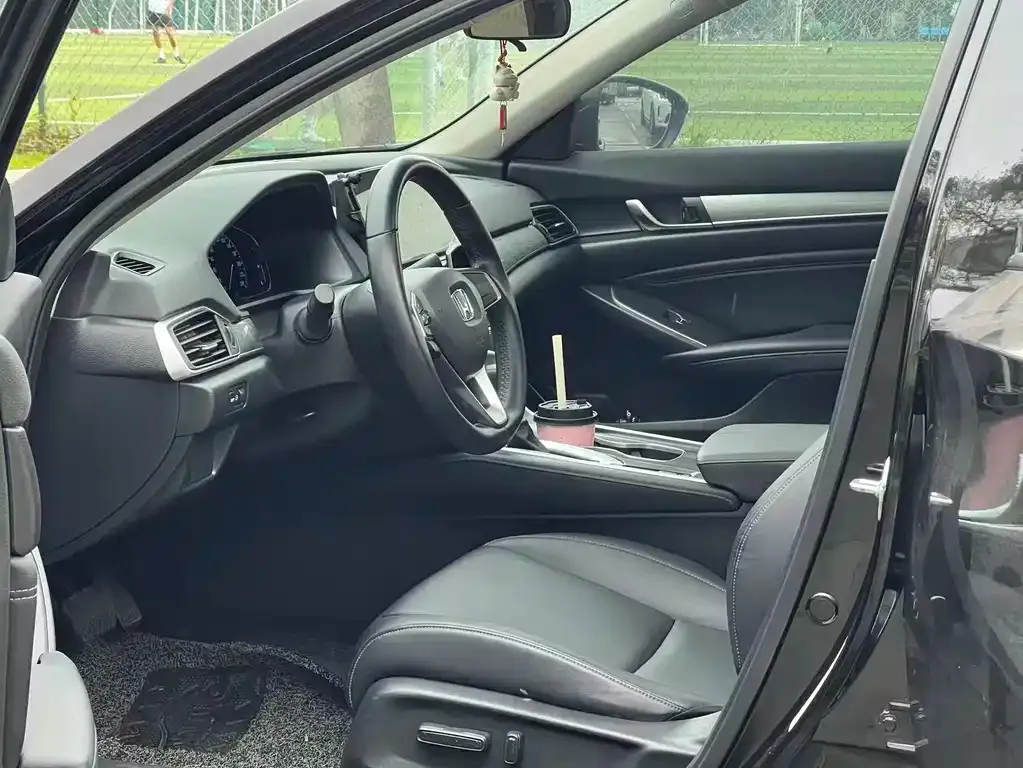 Honda Accord — фото 10