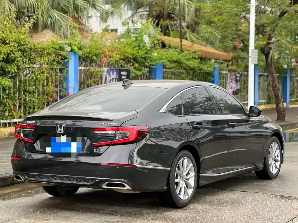 Honda Accord — фото 9