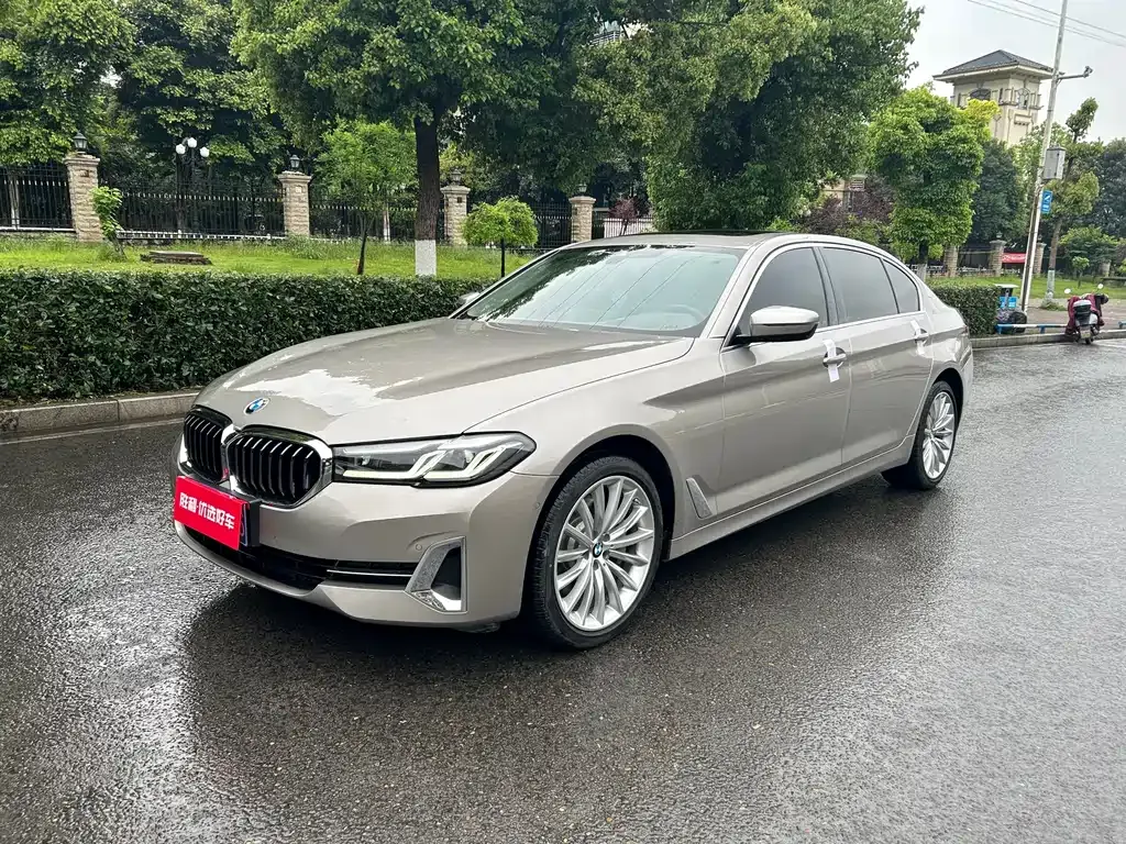 BMW 5 Series — фото 1