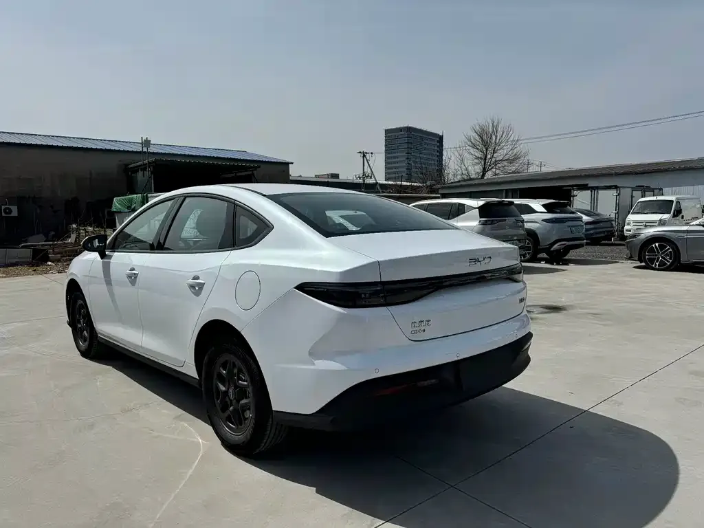 BYD Seal 05 DM-i 2026 из CN, фото 2