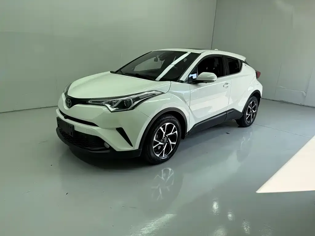 Toyota C-HR — фото 1