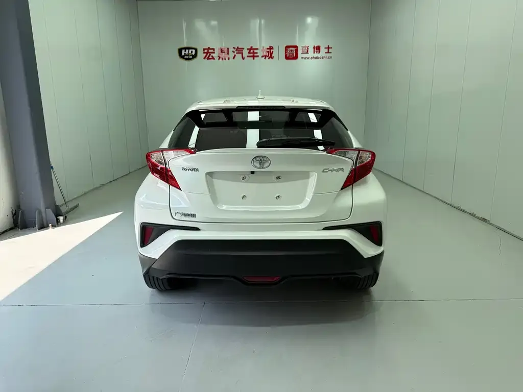 Toyota C-HR — фото 10