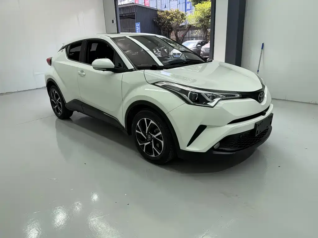 Toyota C-HR — фото 8