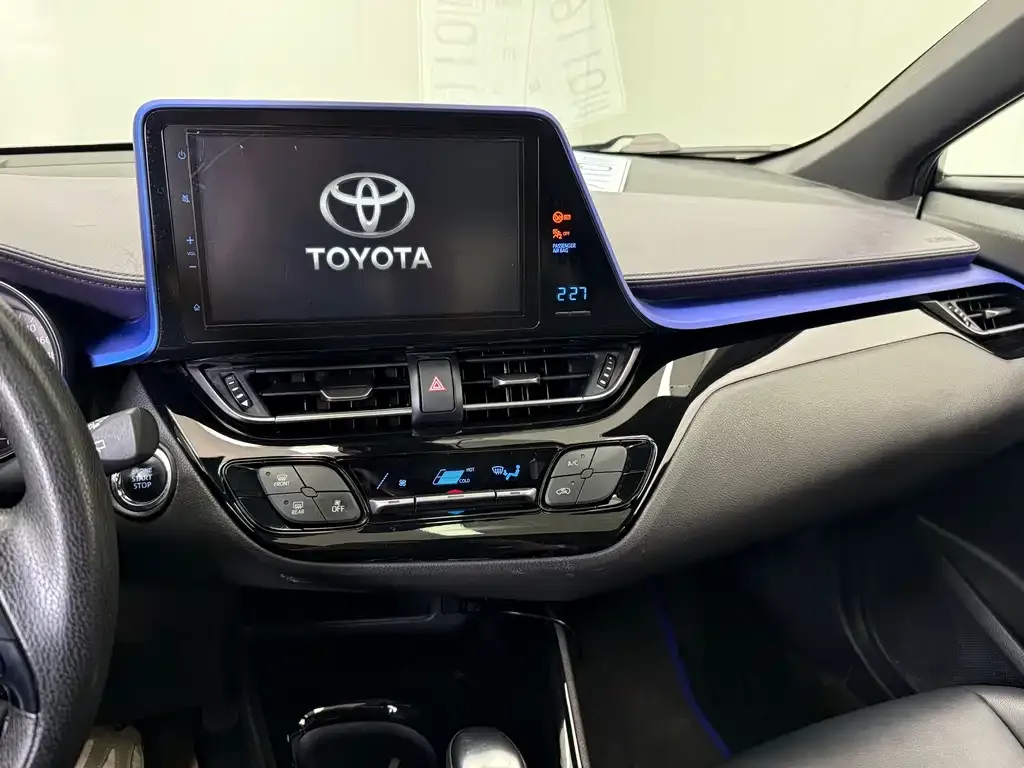 Toyota C-HR — фото 2